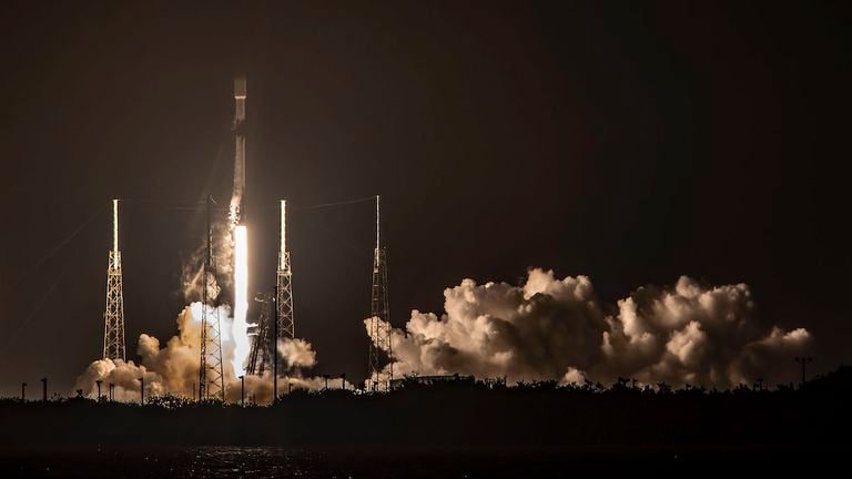 Spacex Lan A Mais Sat Lites Starlink Que J Tem Quase Mil Em Rbita