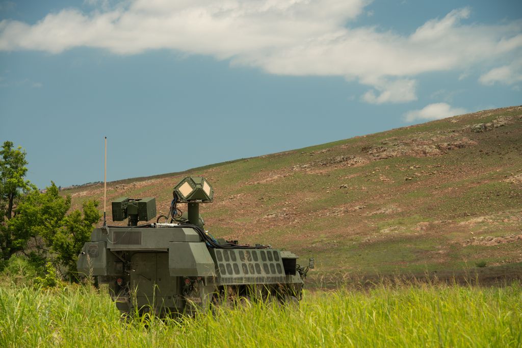 Exército dos EUA testa arma a laser capaz de abater drones em pleno voo