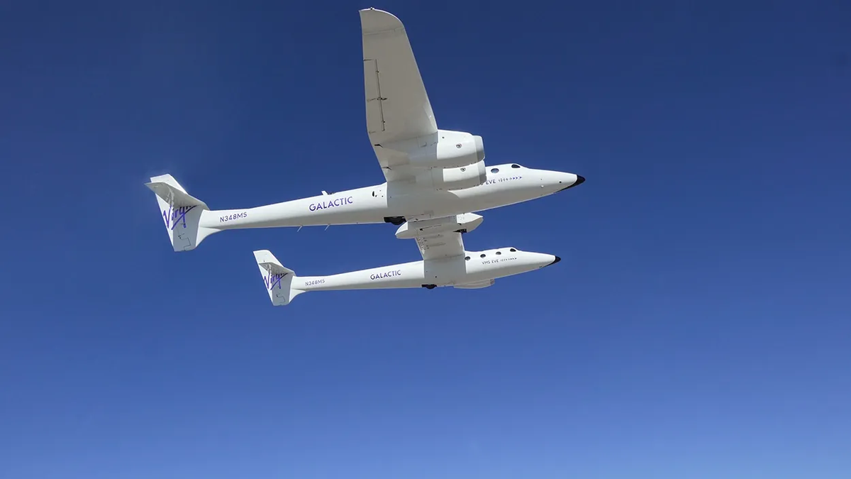 Porta aviões da Virgin Galactic faz seu 1º voo em mais de um ano