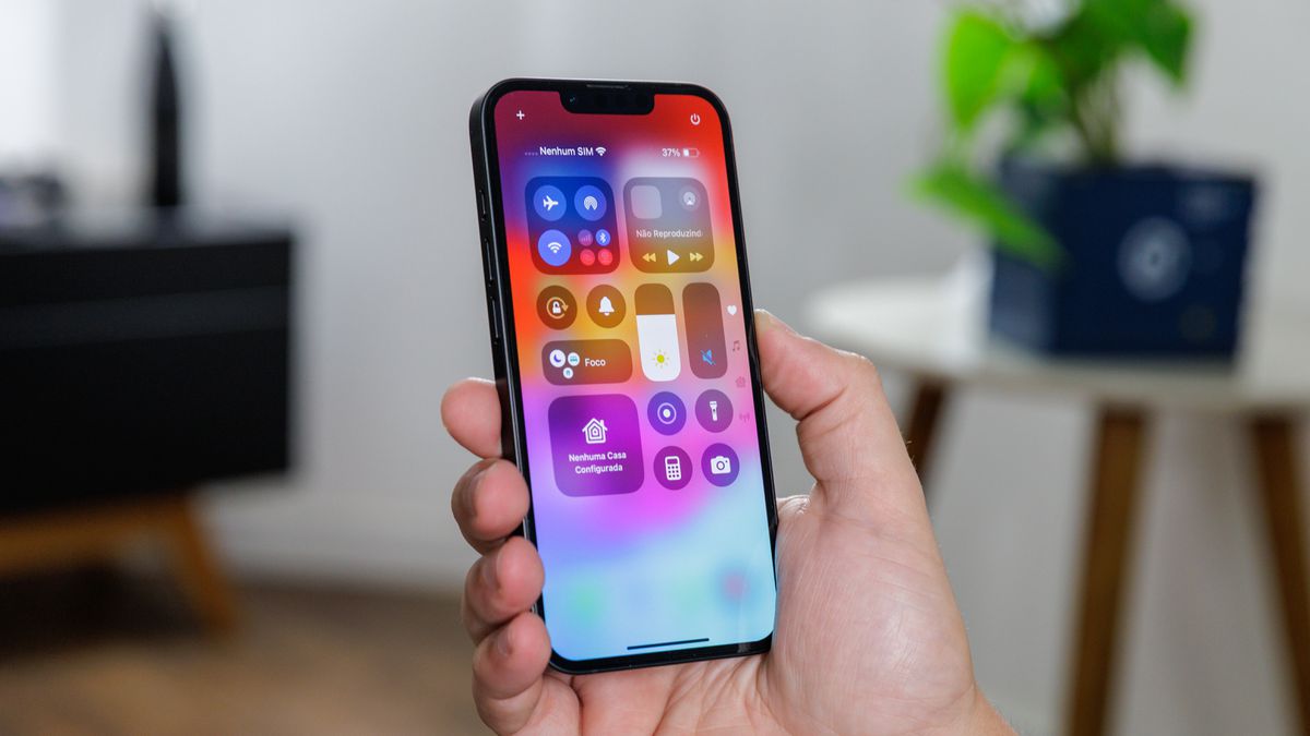 Amazon joga preço do iPhone 16e no chão; veja como conseguir o desconto