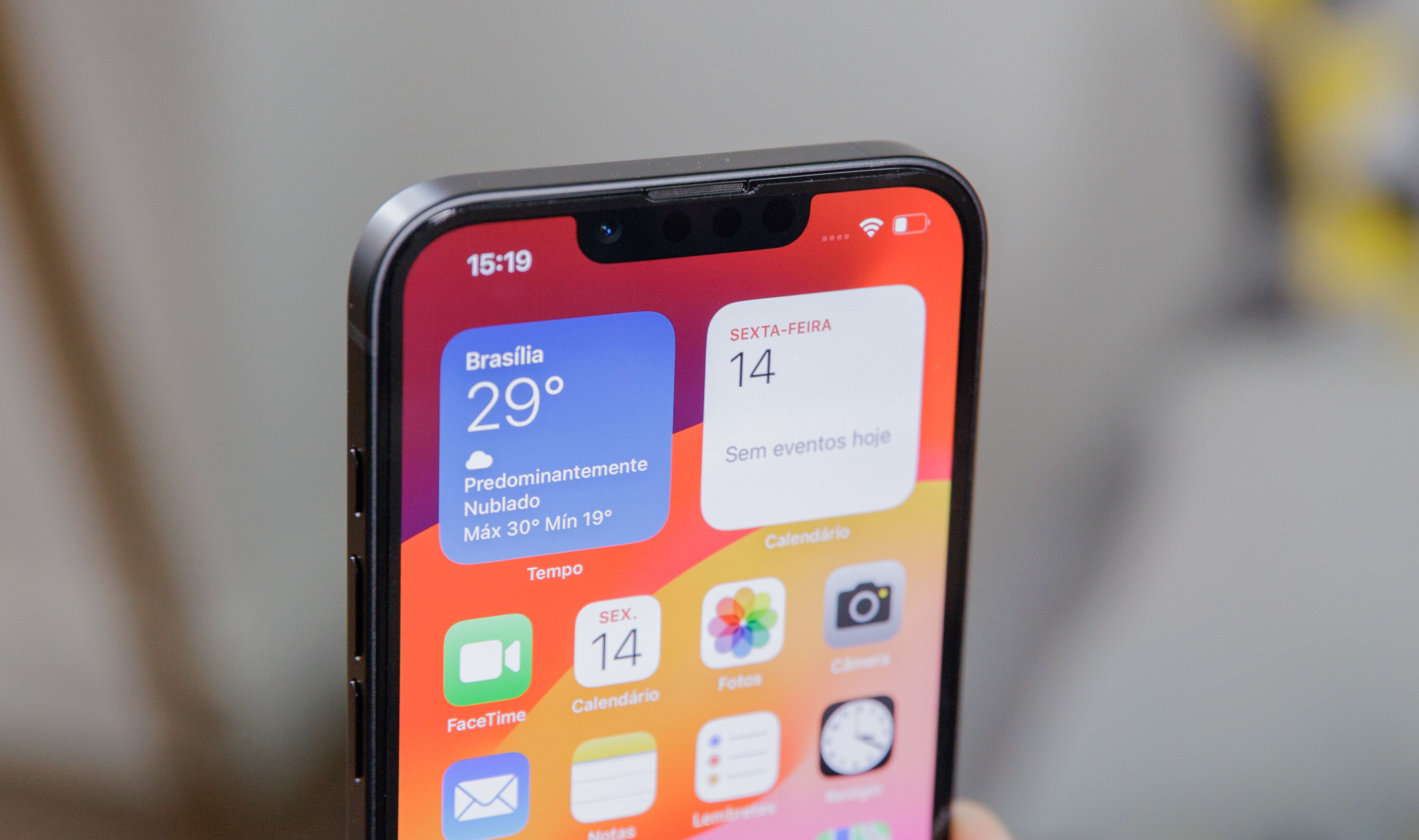 iPhone 16e