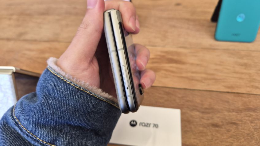 Moto Razr 70