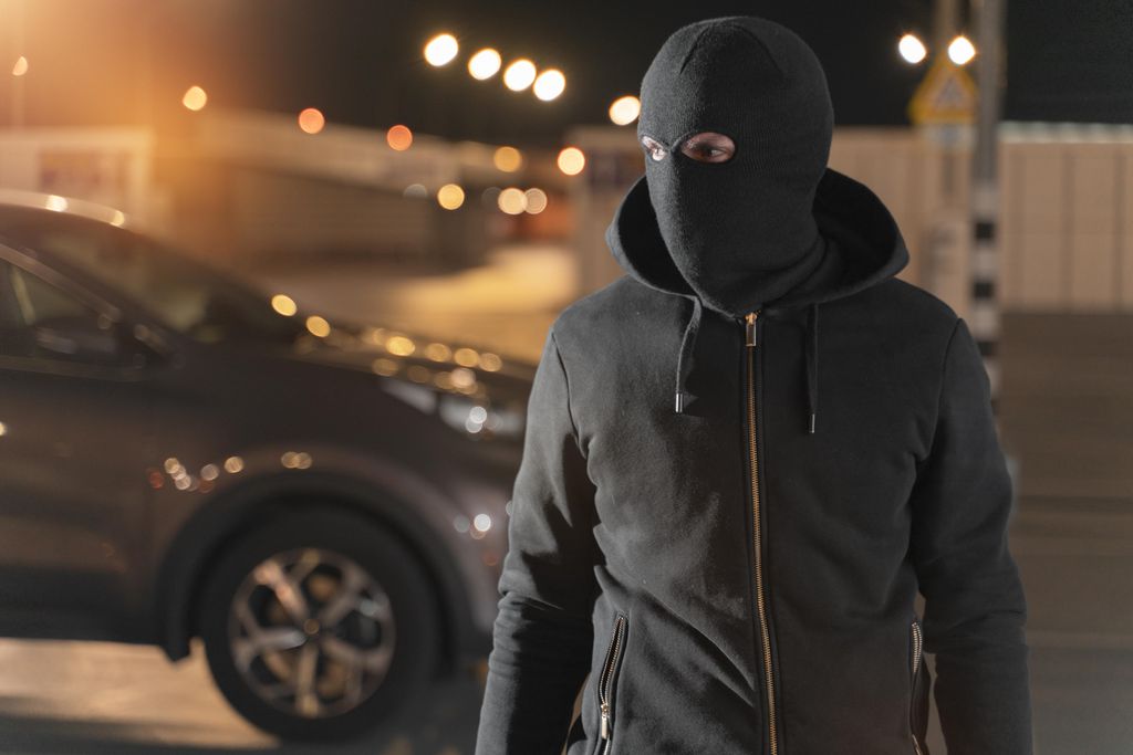 Munido de informações de localização, criminosos podem saber quando você deixa sua casa sozinha e assaltá-la (Imagem: Freepik/CC)
