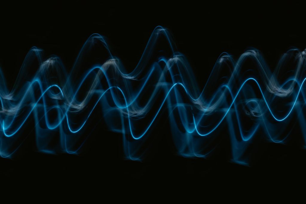 No experimento sobre alucinações, camundongos e pessoas precisavam apertar um botão ao ouvir um som (Imagem: Paweł Czerwiński/Unsplash)