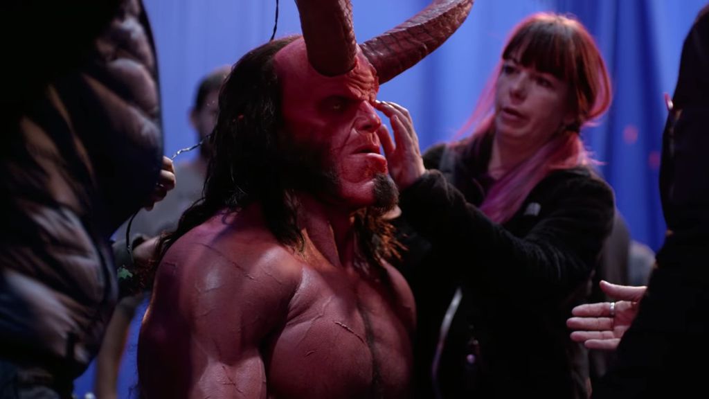 David Harbour sendo maquiado como Hellboy (Imagem: Lionsgate)