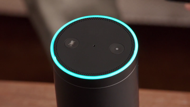 Amazon Echo: uma torre-assistente que responde a comandos de voz