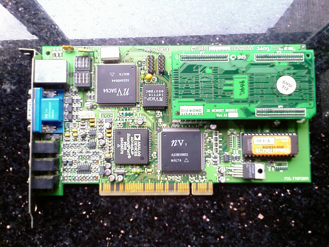 Primeiro chip NV1 da NVIDIA chegou ao mercado em 1995 já entregando um produto completo com solução gráfica, som de alta qualidade suporte a expansão de memória em um mesmo produto. (Imagem: Hyins via Wikimedia / Reprodução)