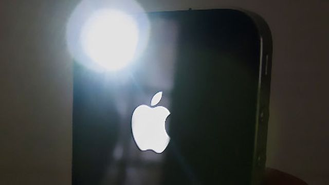 Ao usar iPhone como lanterna, ladrão acaba gravando prova de seu próprio assalto