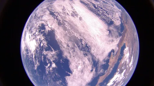 Vela solar LightSail 2 está enviando belas fotos da Terra vista do espaço