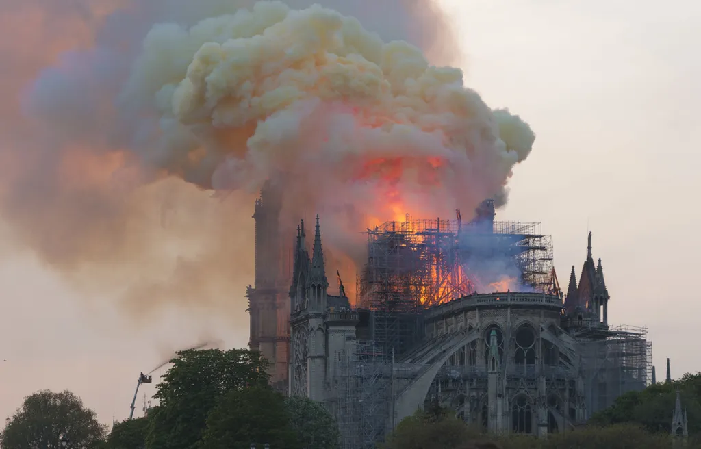 O incêndio da Catedral de Notre Dame de Paris revelou dois sarcófagos de chumbo, e agora conhecemos o conteúdo deles (Imagem: GodefroyParis/CC-BY-4.0)