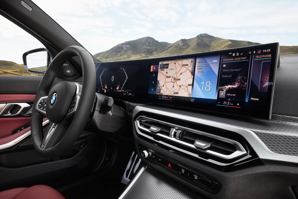 Reestilização do interior deu tela de cinema aos novos BMW Série 3 (Imagem: Divulgação/BMW)