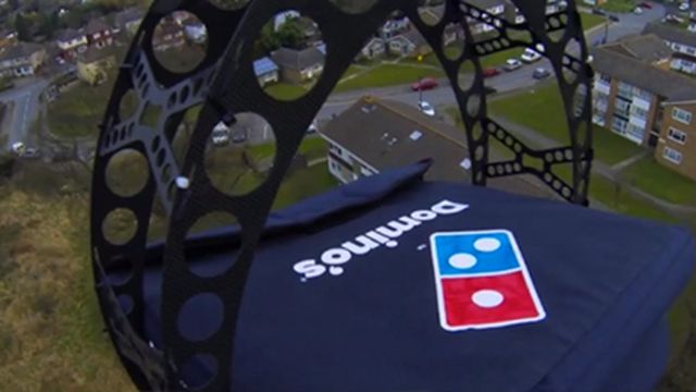 Rede de pizzarias utiliza drone para fazer entregas