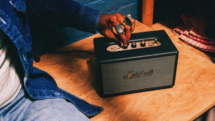 "JBL da Marshall" chega com entrada AUX e RCA por R$ 1.900; veja o que ela faz