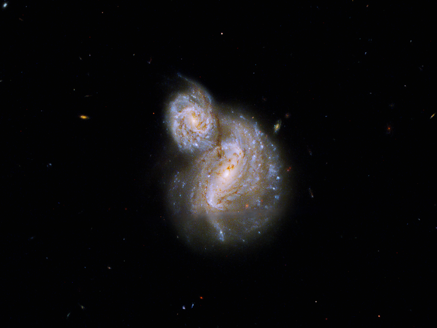 Telescópio Hubble fotografa par de galáxias “peculiares”; veja a