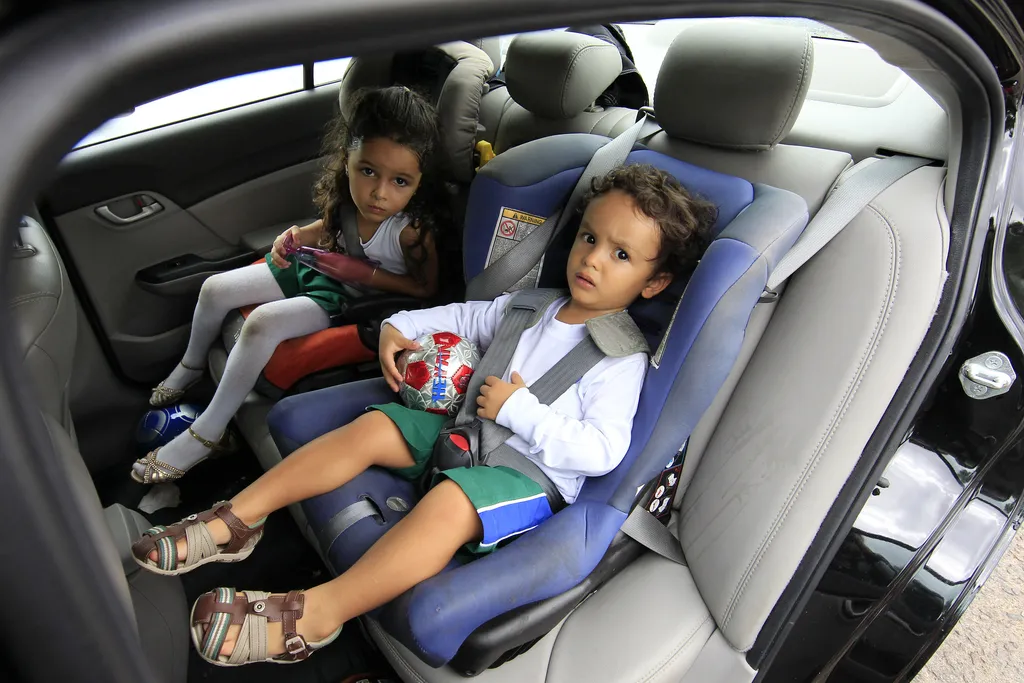 O motorista do Uber é soberano para decidir se transporta ou não a criança com cadeirinha (Imagem: Reprodução/Agência Senado)