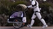 Australiano atravessa o país a pé vestindo uma armadura de Stormtrooper