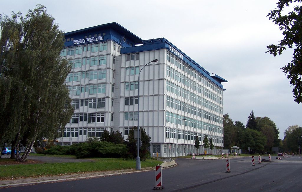 Fábrica da Foxconn: empresa divulga anúncios de recrutamento de trabalhadores para produção de iPhones (Imagem: Wikipedia)