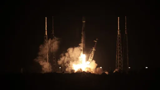 SpaceX lança novos satélites Starlink e já tem mais de 1.300 unidades em órbita