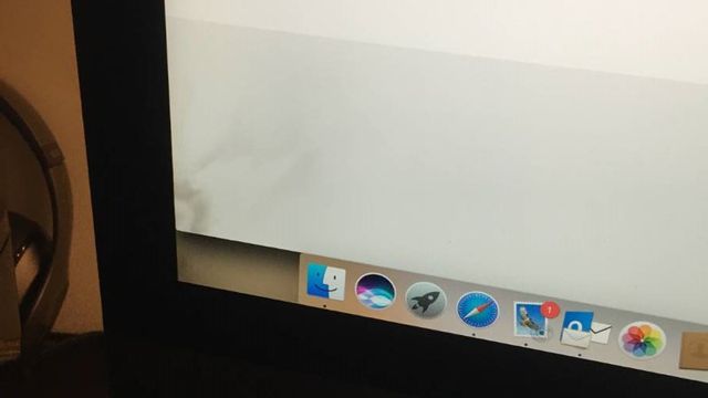 Clientes estão processando a Apple por acúmulo de poeira na tela do MacBook