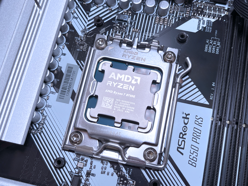 AMD Ryzen 7 8700G é a melhor APU da família Ryzen 8000G e do mercado em 2024 (Foto: Jones Oliveira/Canaltech)