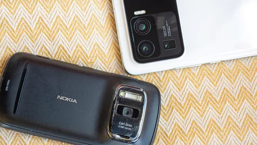 Nokia 808 enfrenta Xiaomi Mi 11 Ultra e prova que a idade chega para todos