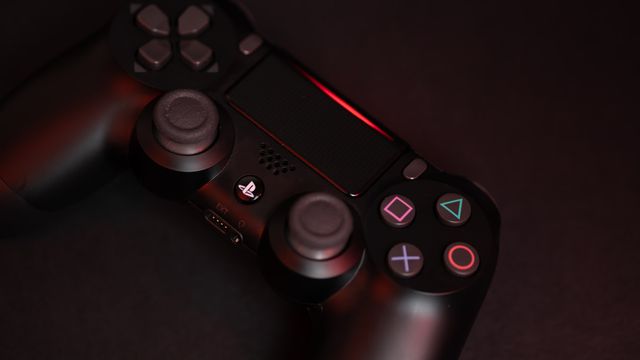 Black Friday  Controle PS4 está com desconto e frete grátis no Magazine  Luiza - Canaltech