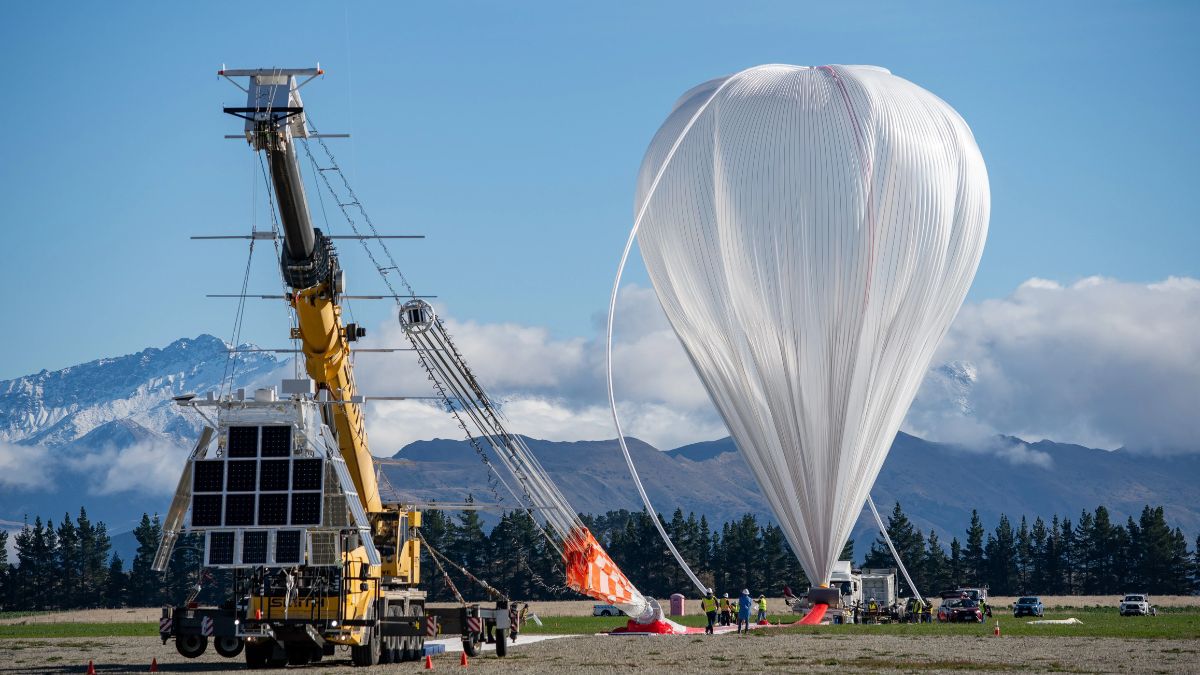 Balão gigante da NASA completa viagem ao redor do mundo em apenas 16 dias