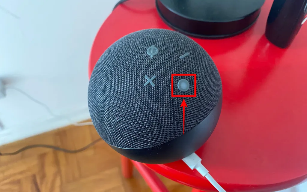 Em dispositivos Echo Dot de 3ª e 4ª geração, pressione o botão de "Ação" para resetar a Alexa (Imagem: Caio Carvalho)