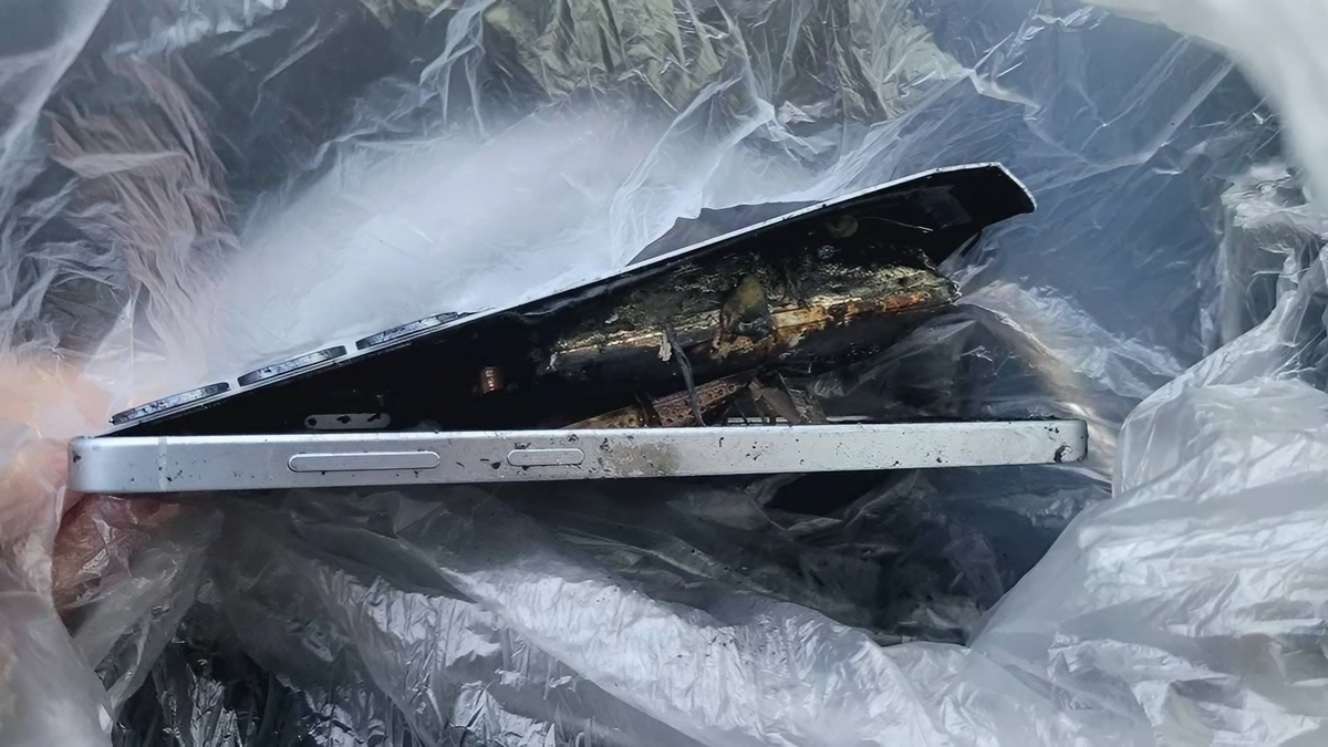 Galaxy S25 Plus explode na mão de usuário