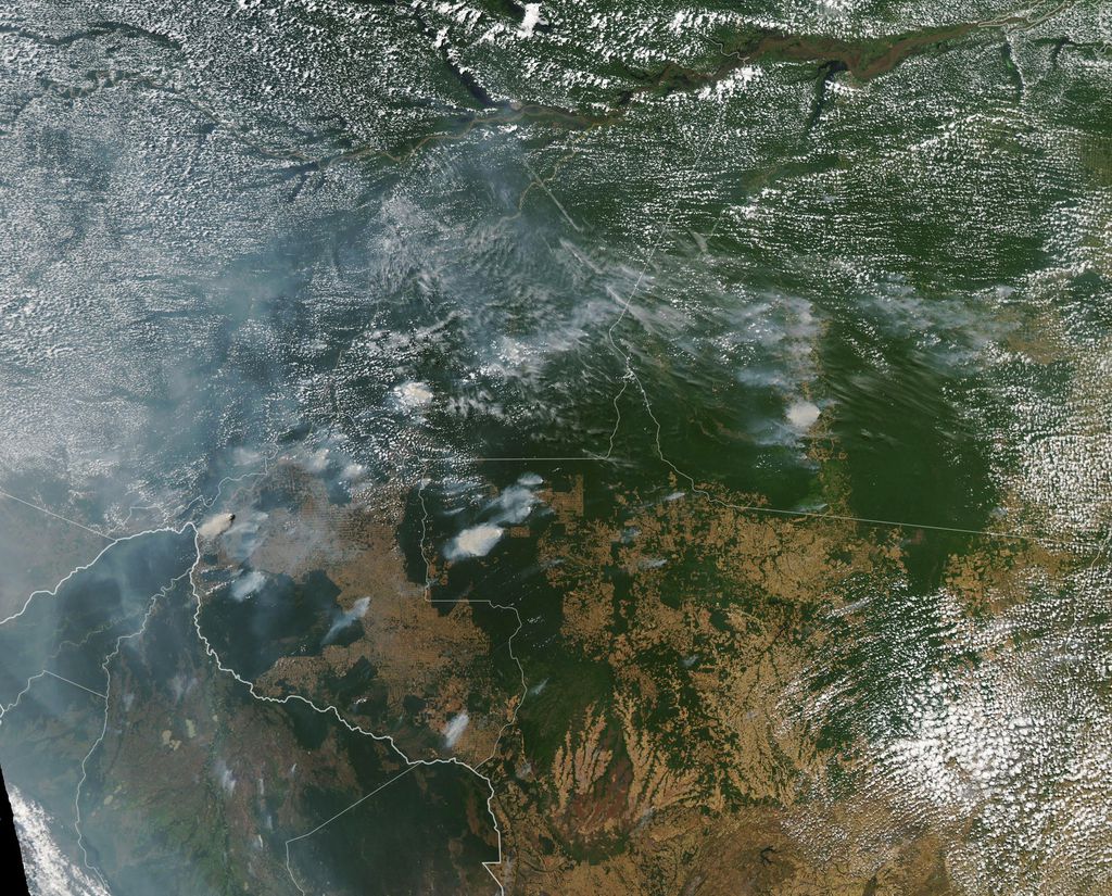 A foto mostra incêndios ocorrendo nos estados de Rondônia, Amazonas, Pará e Mato Grosso no dia 11 de agosto de 2019 (Foto: NASA)