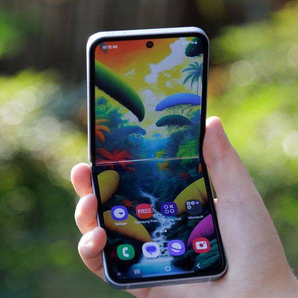 PARCELADO | Samsung Galaxy Z Flip6, 5G, 256 GB, 12 GB RAM, Galaxy AI