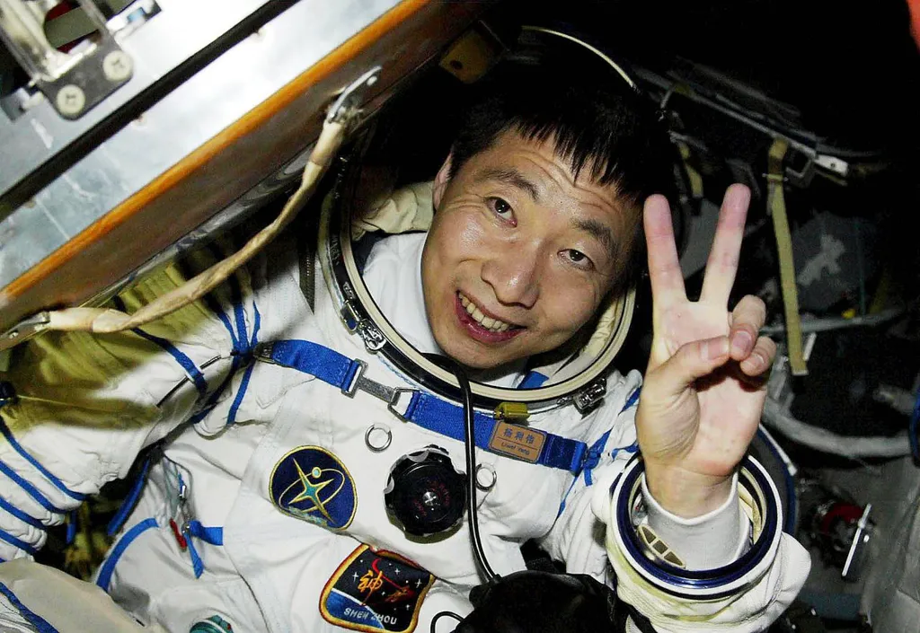 Yang Liwei foi o primeiro chinês a ir para o espaço, sendo ele o primeiro taikonauta da história (Imagem: Xinhua)