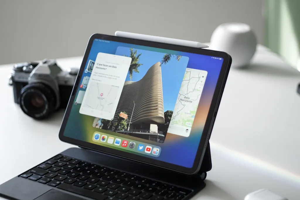 iPad com tela de 16" pode ser ideal para quem busca dispositivo mais versátil que MacBook Pro e área de trabalho maior que atuais iPad Pro de 11" e 12,9" (Foto: Victor Carvalho/Canaltech)