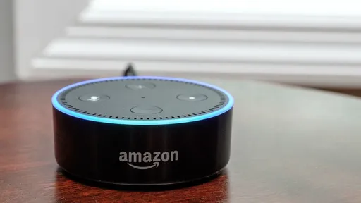 Amazon confirma que Alexa guarda transcrições de áudio dos usuários 