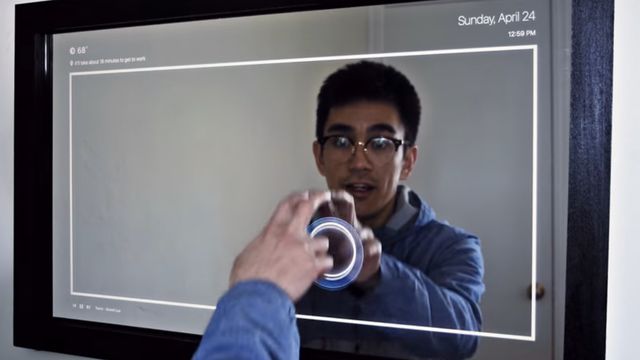 Engenheiro cria espelho inteligente que interage com o usuário
