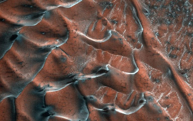 Dunas próximas do polo norte de Marte (Imagem: Reprodução/NASA/JPL-Caltech/University of Arizona)