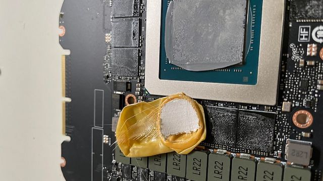 Consumidor encontra luva esquecida dentro de placa GeForce RTX 3090 da Nvidia