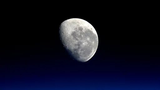 Cientistas descobrem que a Lua já teve atmosfera graças à atividade vulcânica