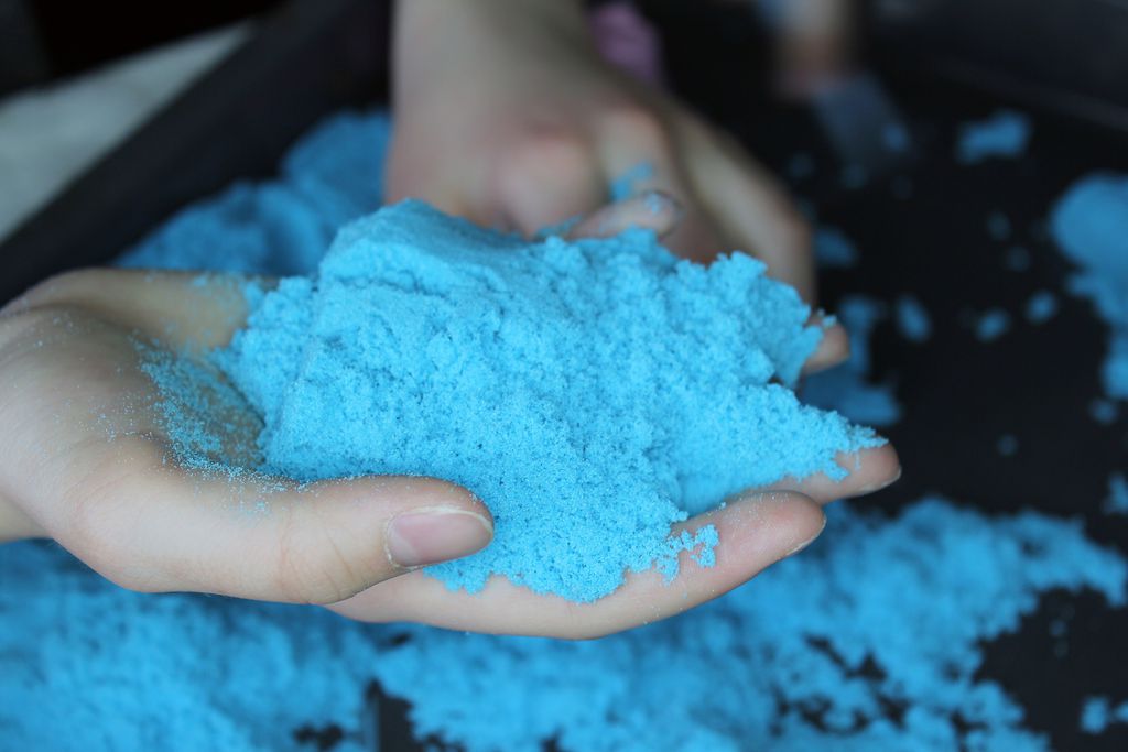 Embora leve outros ingredientes, a areia cinética caseira tem a mesma dinâmica que a comercial (Imagem: Reprodução: Pixabay/Irina_kukuts)