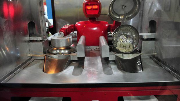 Restaurante chinês "contrata" 20 garçons e cozinheiros robôs