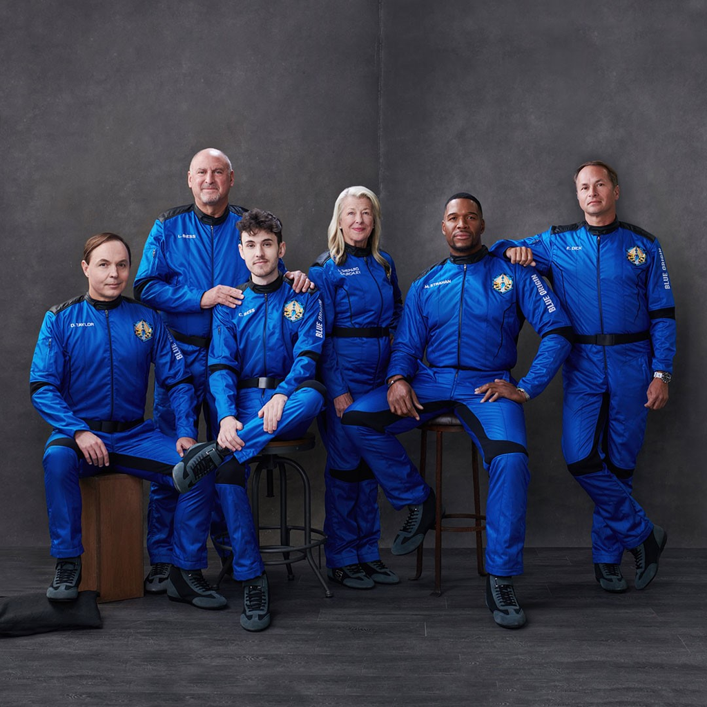 Da esquerda para a direita, os tripulantes Dylan Taylor, Lane Bess, Cameron Bess, Laura Shepard Churchley, Michael Strahan e Evan Dick (Imagem: Reprodução/Blue Origin)