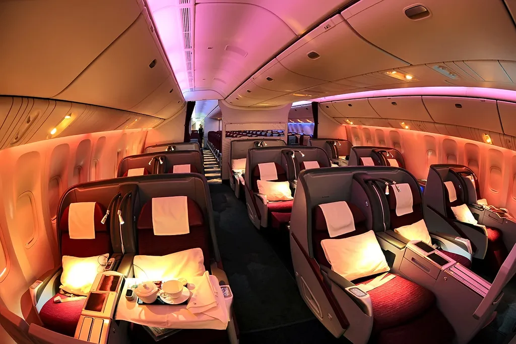 Para uma rota com mais de 18 horas, melhor comprar uma passagem de classe executiva do Boeing 777 da Qatar Airways, não é mesmo? (Imagem: Reprodução/Alex Beltyukov)