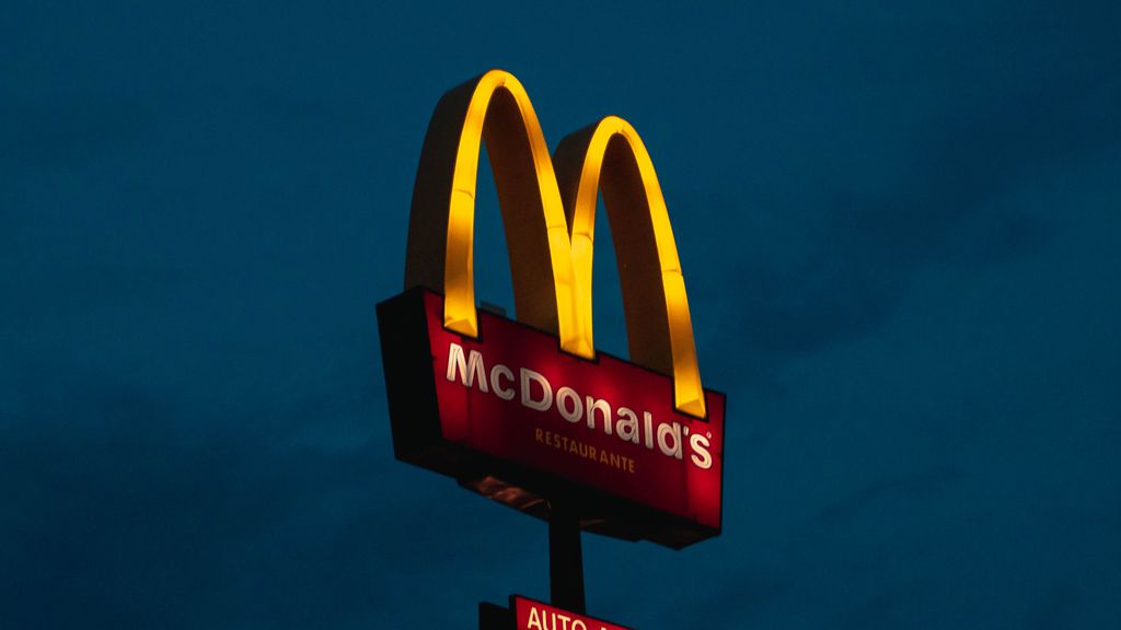 McDonald's deve investir mais em entregas (Imagem: Reprodução/Unsplash/Carlos Macias)