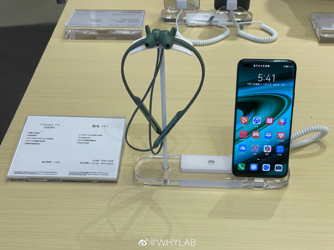 FFALCON nega parceria com Huawei, mas smartphone é vendido em estande da marca (Imagem: Reprodução/WHYLAB)
