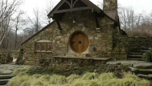 Terra-média: Norte-americano constrói casa hobbit no seu jardim