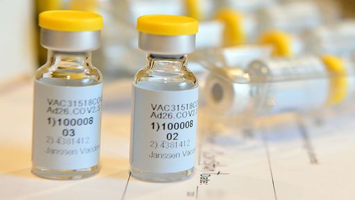Primeiro lote de vacinas da Janssen chega ao Brasil