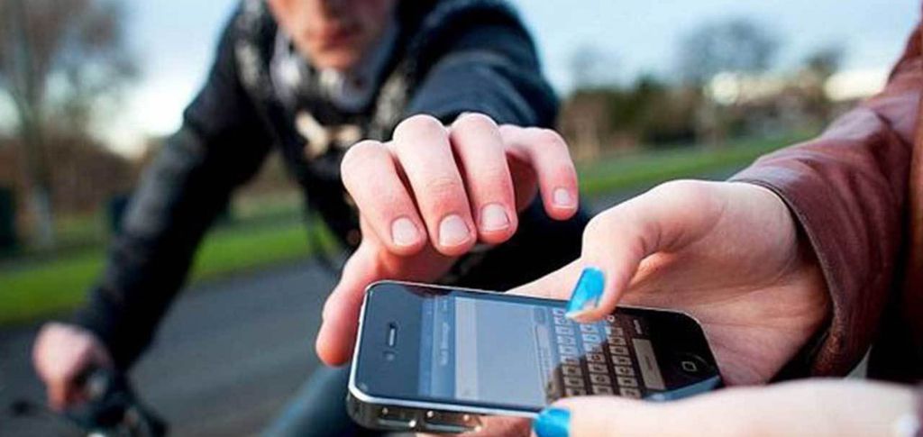 Criminosos roubam celulares e fazem pedidos em apps de delivery (Foto: Reprodução/ Vanguardia)