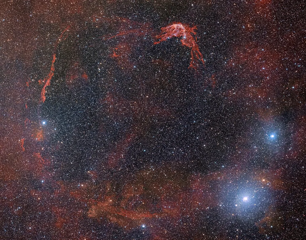 Nova imagem do remanescente de supernova RCW 86; o anel de detritos brilhantes é o que restou da explosão da estrela anã branca(Imagem: Reprodução/CTIO/NOIRLab/DOE/NSF/AURA/T.A. Rector (University of Alaska Anchorage/NSF’s NOIRLab), J. Miller (Gemini Observatory/NSF’s NOIRLab), M. Zamani & D. de Martin (NSF’s NOIRLab)
