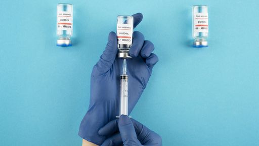 Efeitos colaterais da 3ª dose contra covid são iguais aos da 2ª, diz CDC