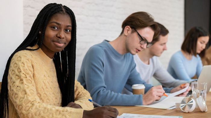 FAETEC abre 37 mil vagas para cursos grátis de informática, robótica e mais